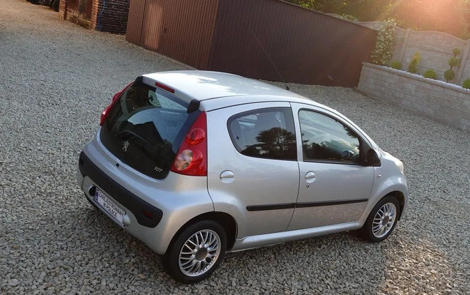 Peugeot 107 cena 8900 przebieg: 200000, rok produkcji 2006 z Janikowo małe 121